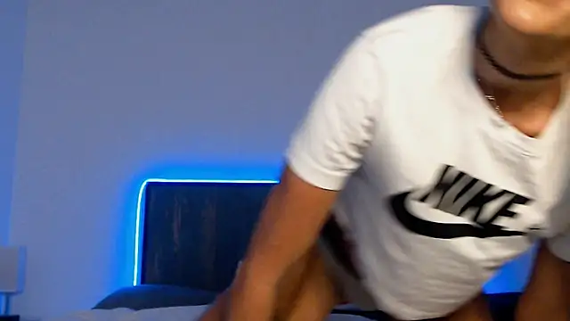 UK Tall Barbie Slut online show from 11/17/25, 07:34