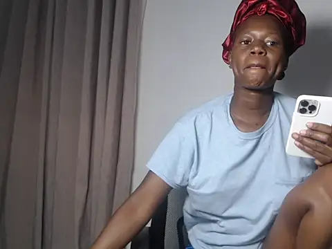 leslie bebby2 online show from 11/25/25, 11:21