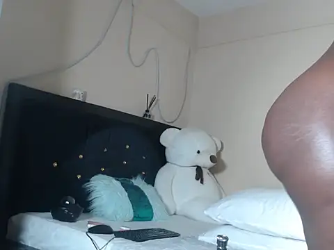 leslie bebby2 online show from 11/01/25, 09:30