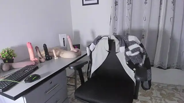 MelissaaCortes online show from 11/17/25, 10:47