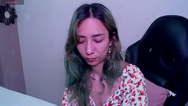 Erika Stevens online show from 11/17/25, 04:33