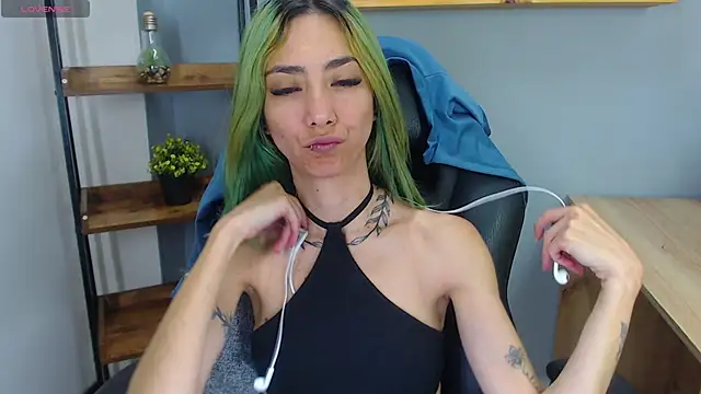 Erika Stevens online show from 11/06/25, 02:21