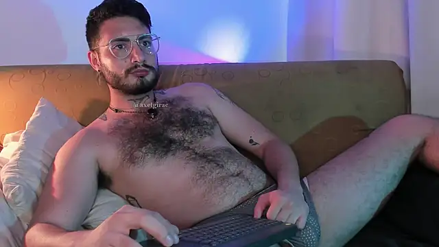 Snapshot of axel_giracr chatting on 06/19/26, 08:14 axel giracr online show from 06/19/26, 08:14
