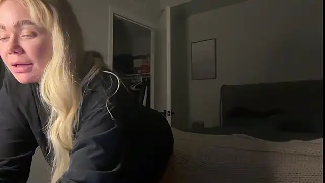 ElenaErickson online show from 11/12/25, 04:38