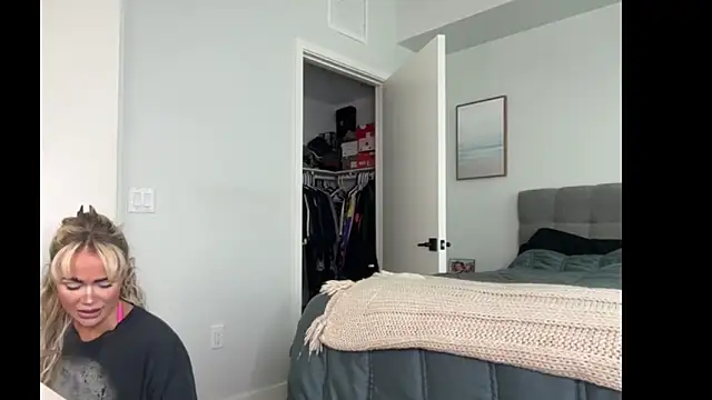 ElenaErickson online show from 02/11/26, 08:41