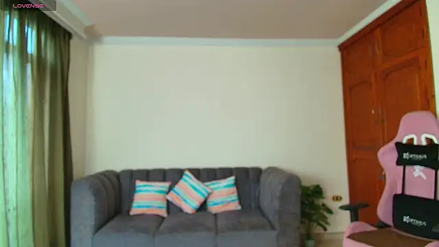 Snapshot of lili_jade222 chatting on 02/02/26, 12:15 lili jade222 online show from 02/02/26, 12:15