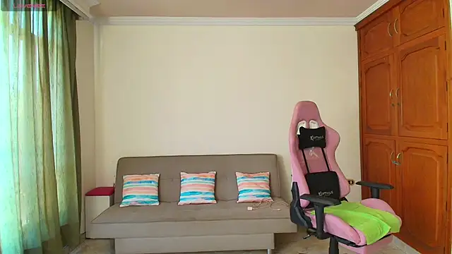 Snapshot of lili_jade222 chatting on 01/17/26, 03:48 lili jade222 online show from 01/17/26, 03:48