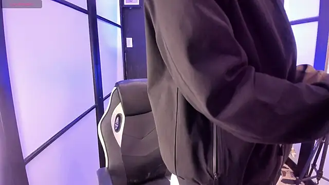 Snapshot of JacksonMuller_ chatting on 11/07/25, 01:48 JacksonMuller online show from 11/07/25, 01:48