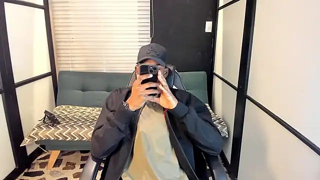 Snapshot of JacksonMuller_ chatting on 11/11/25, 01:39 JacksonMuller online show from 11/11/25, 01:39