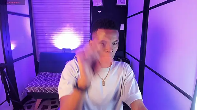 Snapshot of JacksonMuller_ chatting on 11/04/25, 02:21 JacksonMuller online show from 11/04/25, 02:21