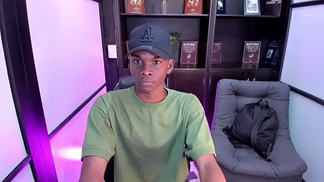 Snapshot of JacksonMuller_ chatting on 10/27/25, 01:01 JacksonMuller online show from 10/27/25, 01:01