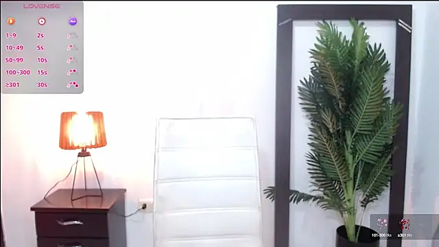 Snapshot of Alicelunaa chatting on 10/12/25, 03:41 Alicelunaa online show from 10/12/25, 03:41