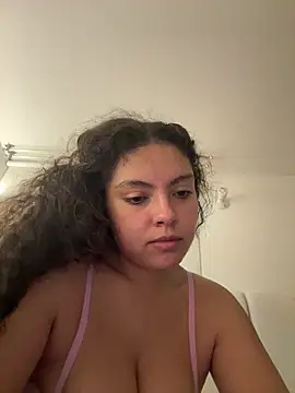 Snapshot of Nathcurly_ chatting on 10/17/25, 03:32 Nathcurly online show from 10/17/25, 03:32