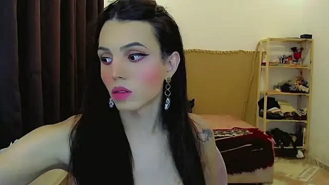 Snapshot of Sophie_Fantasys chatting on 02/06/26, 02:35 Sophie Fantasys online show from 02/06/26, 02:35