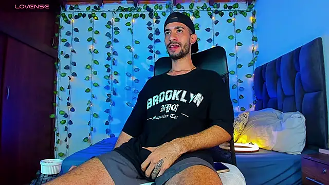 Snapshot of Your__hero1 chatting on 03/17/25, 02:23 Your  hero1 online show from 03/17/25, 02:23