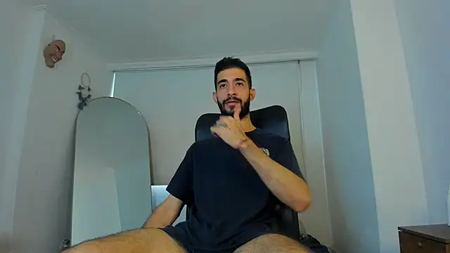 Snapshot of Your__hero1 chatting on 09/26/25, 04:47 Your  hero1 online show from 09/26/25, 04:47