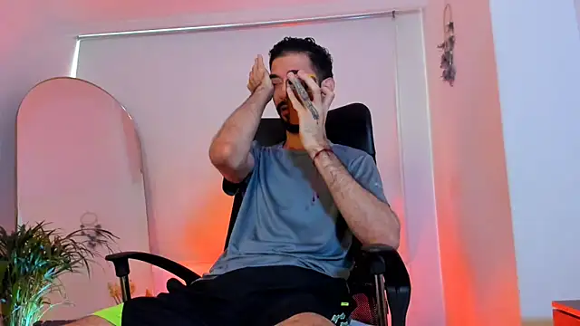 Snapshot of Your__hero1 chatting on 10/25/25, 12:50 Your  hero1 online show from 10/25/25, 12:50