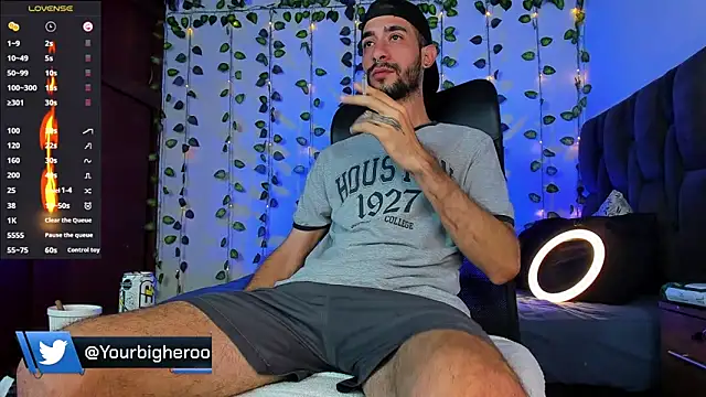 Snapshot of Your__hero1 chatting on 03/22/25, 02:27 Your  hero1 online show from 03/22/25, 02:27