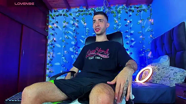 Snapshot of Your__hero1 chatting on 02/27/25, 07:15 Your  hero1 online show from 02/27/25, 07:15