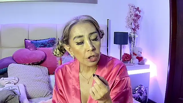 Snapshot of EvelinaGrey chatting on 11/23/25, 10:25 EvelinaGrey online show from 11/23/25, 10:25