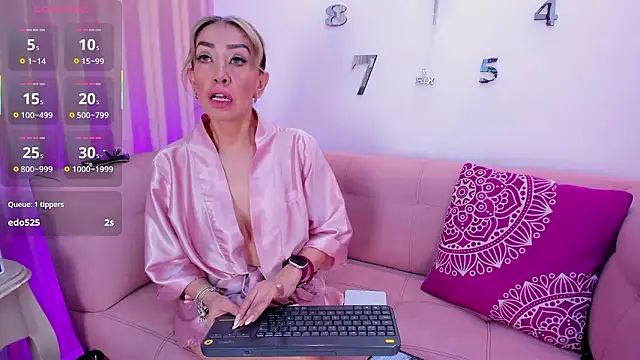 Snapshot of EvelinaGrey chatting on 02/10/26, 03:11 EvelinaGrey online show from 02/10/26, 03:11