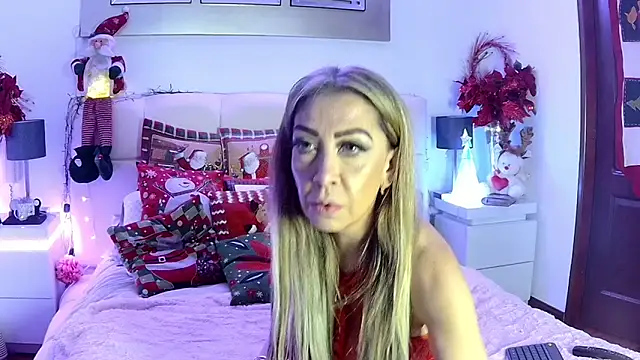 Snapshot of EvelinaGrey chatting on 12/18/25, 09:03 EvelinaGrey online show from 12/18/25, 09:03