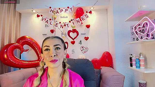 Snapshot of EvelinaGrey chatting on 02/15/26, 08:08 EvelinaGrey online show from 02/15/26, 08:08