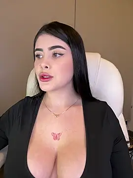 Snapshot of misslollipop04 chatting on 01/14/26, 03:32 misslollipop04 online show from 01/14/26, 03:32