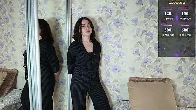 Louise Lavender online show from 05/07/26, 03:00