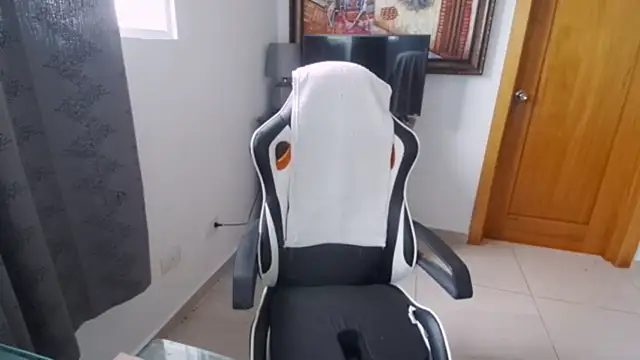 Snapshot of YourHotGreg chatting on 11/15/25, 06:34 YourHotGreg online show from 11/15/25, 06:34