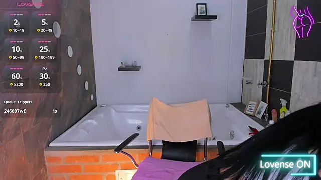 Lila Pinky online show from 12/15/25, 12:33