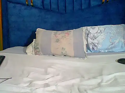 Snapshot of QueenMelisa chatting on 07/15/26, 04:30 QueenMelisa online show from 07/15/26, 04:30