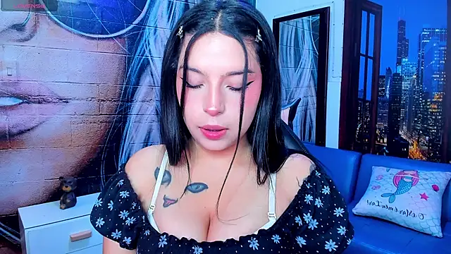 Snapshot of Small_naughty_ chatting on 02/01/25, 02:13 Small naughty online show from 02/01/25, 02:13