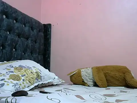 slender-qwene online show from 02/25/26, 07:41