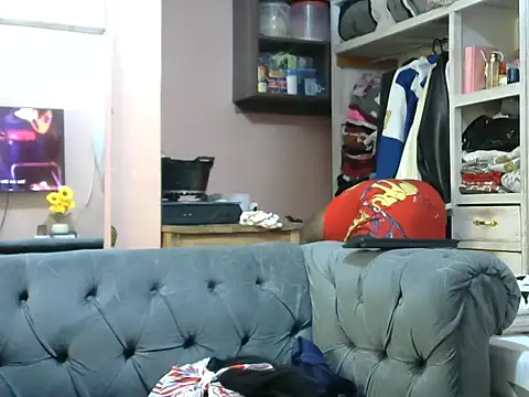 Snapshot of slender-qwene chatting on 06/21/26, 06:19 slender-qwene online show from 06/21/26, 06:19