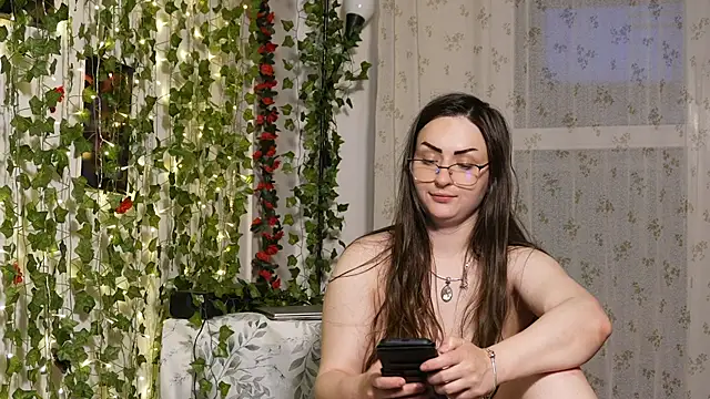 NaughtYHomemadE online show from 05/17/26, 06:52