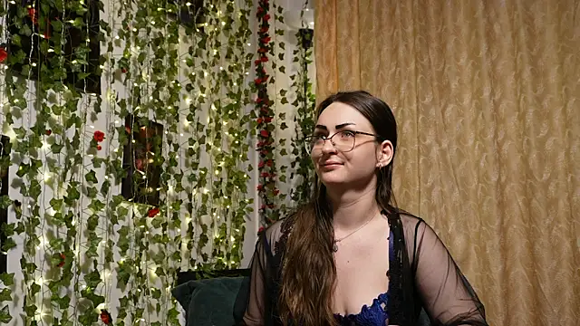 NaughtYHomemadE online show from 06/17/26, 11:20