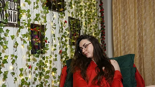 Snapshot of NaughtYHomemadE chatting on 01/08/26, 11:05 NaughtYHomemadE online show from 01/08/26, 11:05