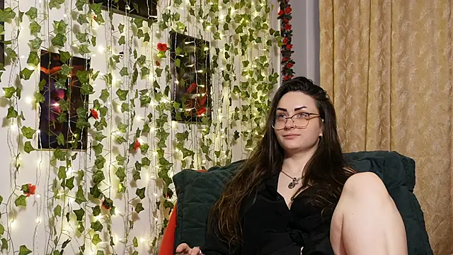 Snapshot of NaughtYHomemadE chatting on 01/11/26, 10:11 NaughtYHomemadE online show from 01/11/26, 10:11