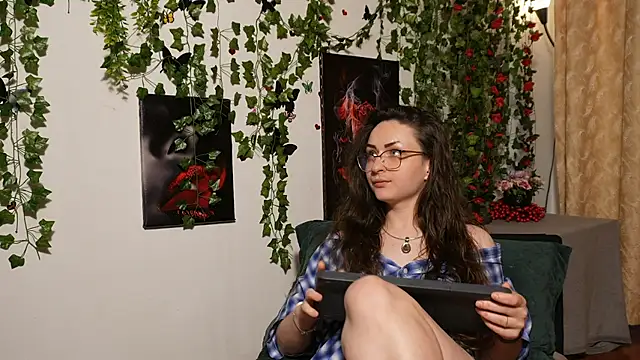 NaughtYHomemadE online show from 11/09/25, 10:08