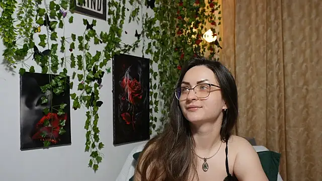 NaughtYHomemadE online show from 10/24/25, 08:46