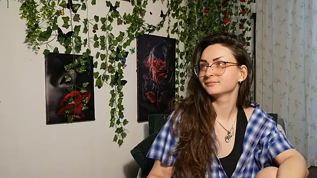 NaughtYHomemadE online show from 10/21/25, 12:04