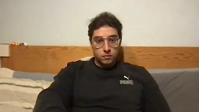 Snapshot of Ratzta chatting on 11/08/25, 05:27 Ratzta online show from 11/08/25, 05:27