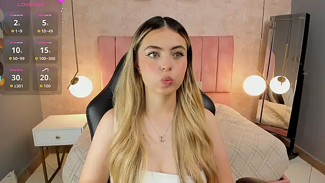 Snapshot of magic_fernanda chatting on 10/15/25, 05:10 magic fernanda online show from 10/15/25, 05:10