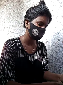 Snapshot of Anusri- chatting on 12/14/25, 04:29 Anusri- online show from 12/14/25, 04:29