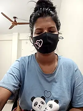 Snapshot of Anusri- chatting on 12/18/25, 06:01 Anusri- online show from 12/18/25, 06:01