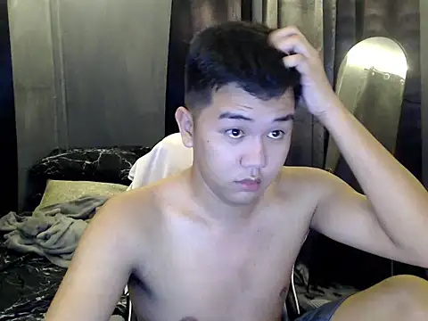 xgregor07 online show from 11/18/25, 02:20