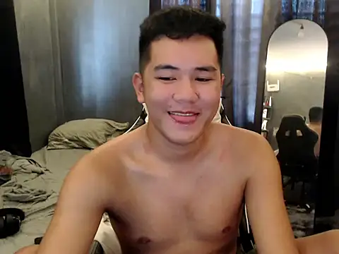 xgregor07 online show from 11/17/25, 02:37