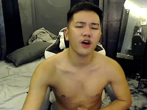 xgregor07 online show from 10/25/25, 09:41