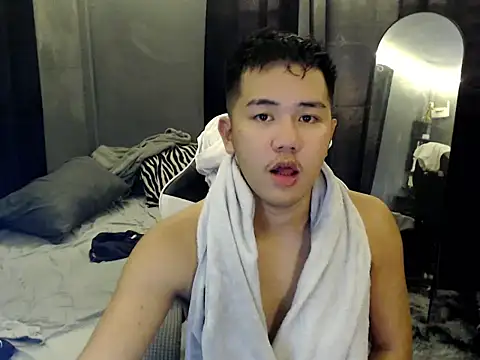 xgregor07 online show from 10/26/25, 02:06